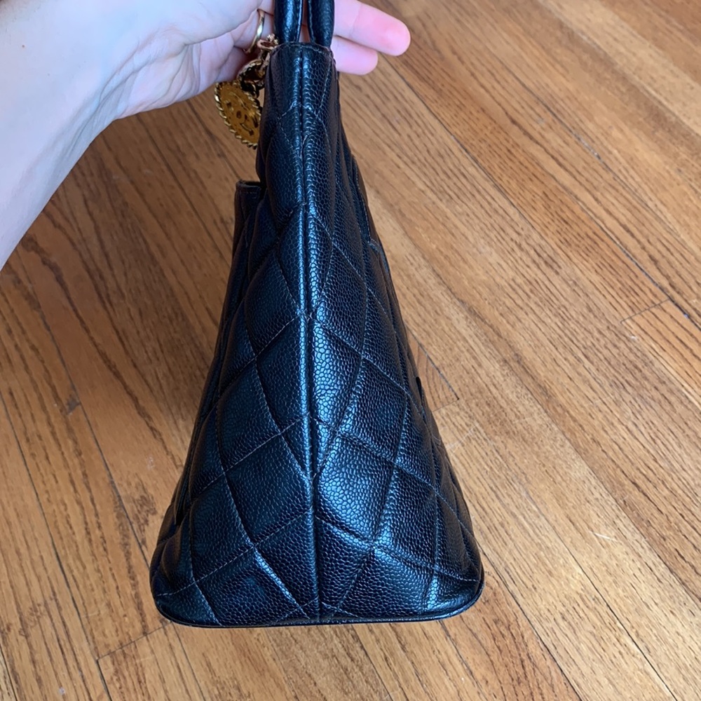 CHANEL Medallion Caviar Tote - Picture 3 of 15